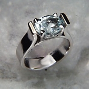 Oval Aquamarine in Bridged Shank