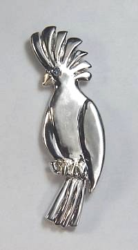 14kt white gold cockatoo pin with sapphire